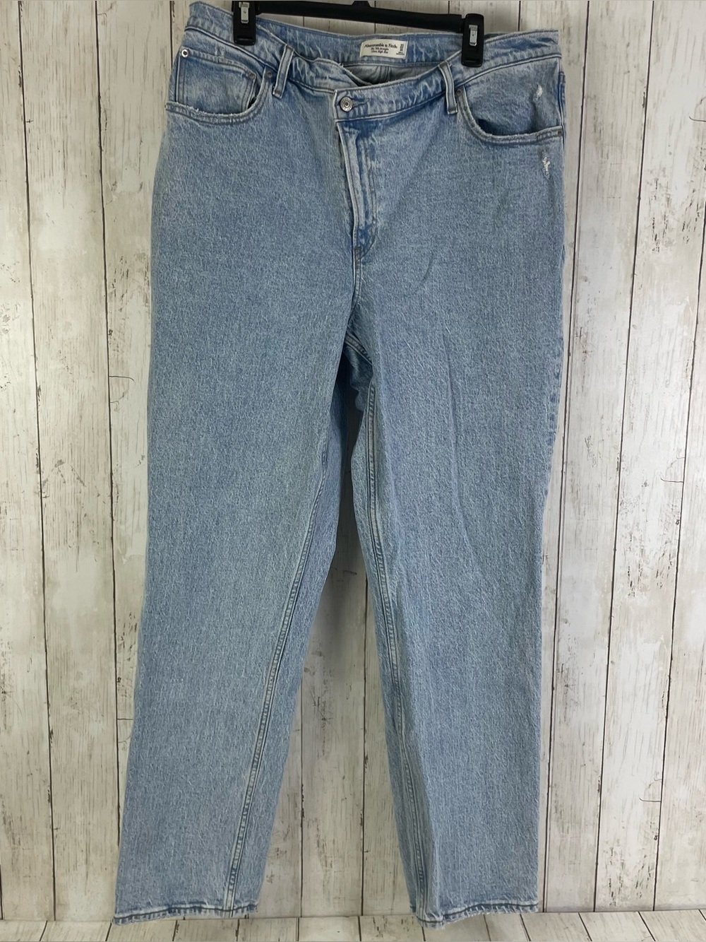 Abercrombie and Fitch the 90s straight ultra high-rise jeans size 16 L